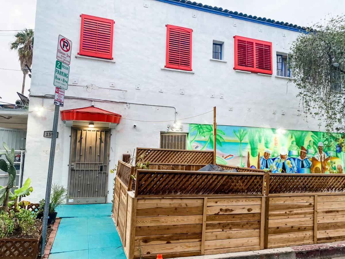 Island Girl Spa + Bed And Breakfast Los Angeles Buitenkant foto
